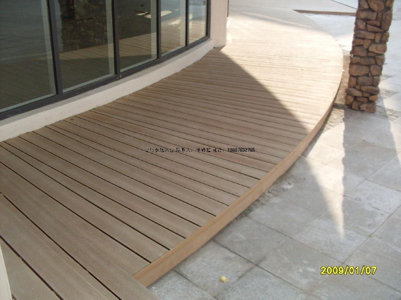 供應(yīng)青島木塑棧道地板生產(chǎn)廠家-*質(zhì)的木塑地板供貨商批發(fā)