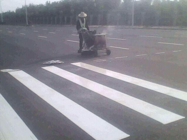 供應(yīng)上海交通設(shè)施公司道路劃線馬路劃線交通設(shè)備安裝交通劃線