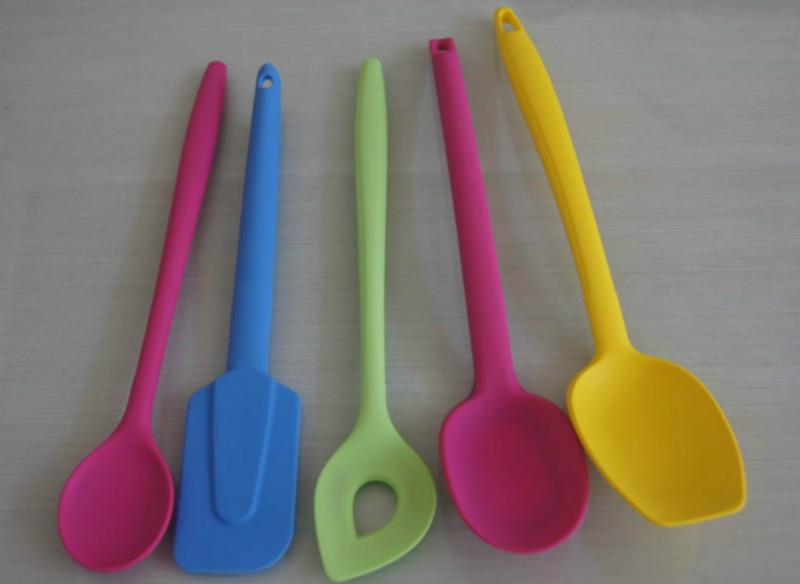 硅膠餐具勺子批發(fā)供應(yīng)商 硅膠湯勺 硅膠勺子 環(huán)保食品級硅膠勺子