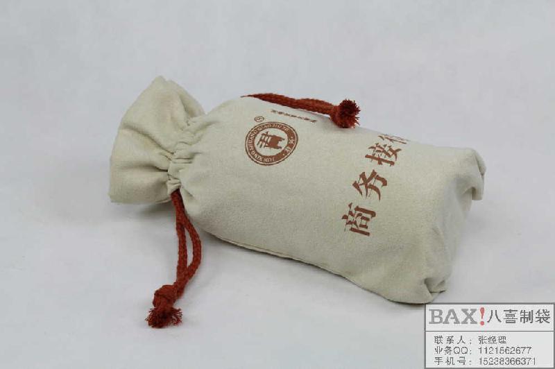 供應(yīng)重慶絨布束口抽繩酒袋定做精致禮品酒袋批量定制