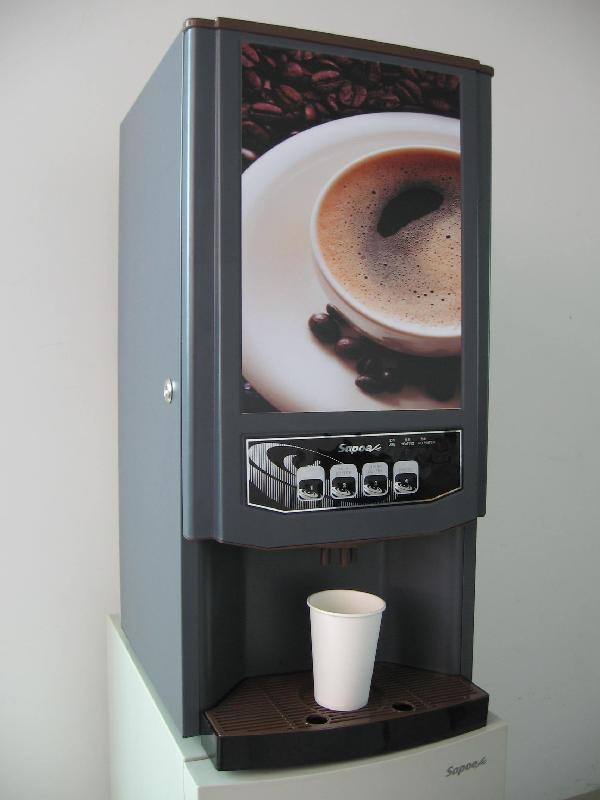 供應深圳咖啡機免費出租；提供咖啡機裝用原料雀巢咖啡1+2立頓奶茶