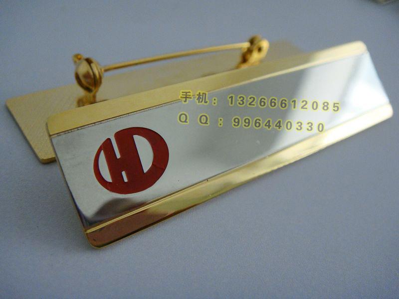 供應(yīng)雙色金工號(hào)牌、*胸卡、*工號(hào)牌、員工胸卡、*銘牌、酒店工牌