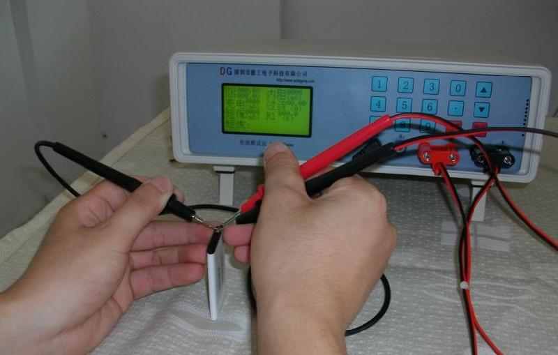 手機(jī)電池綜合測(cè)試儀圖片