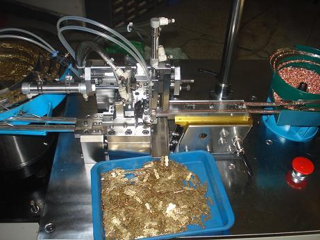 行程開關(guān)銀觸點(diǎn)鉚接設(shè)備