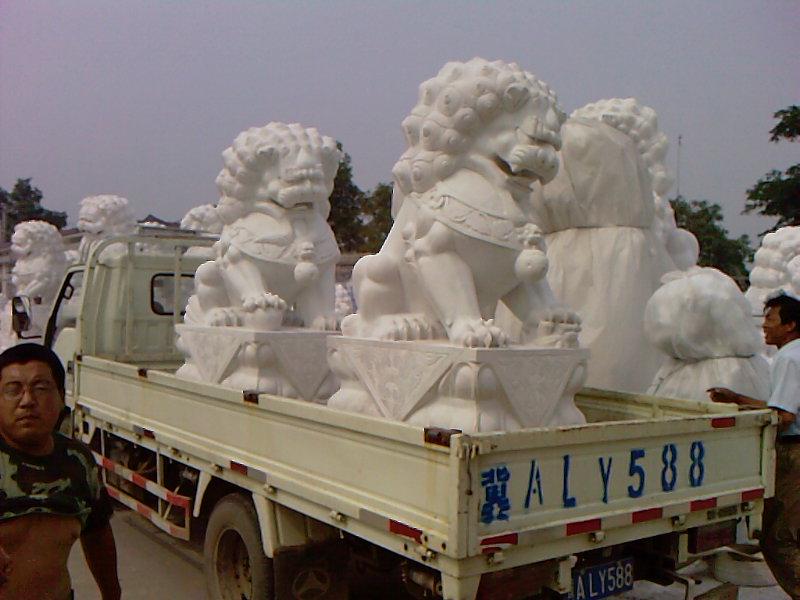 供應(yīng)石雕石獅子