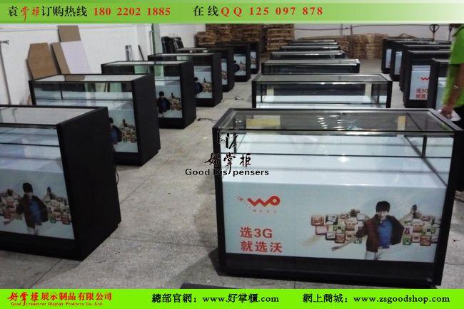 中國(guó)聯(lián)通沃手機(jī)柜臺(tái)生產(chǎn)廠家定做圖片