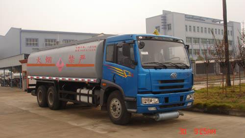 解放后雙橋化工液體運(yùn)輸車