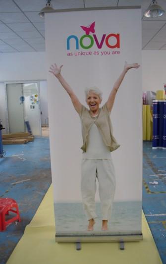 供應(yīng)觀瀾塑鋼易拉寶 鋁合金易拉寶 戶外廣告架 易拉寶展示架