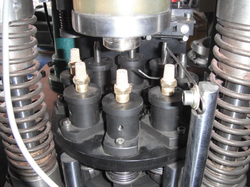 供應(yīng)虹橋自動(dòng)消聲器鉚合機(jī)生產(chǎn)三不管