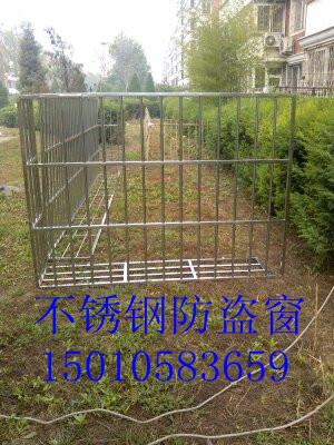 供應(yīng)北京東城區(qū)安裝定做陽(yáng)臺(tái)防護(hù)網(wǎng)不銹鋼樓房防護(hù)欄安裝定做