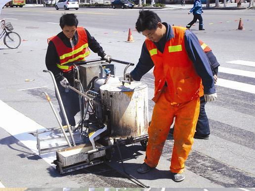 山東路美熱熔標線施工圖片