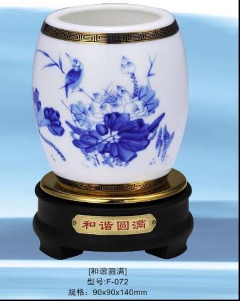 供應(yīng)香港澳門辦公商務(wù)紀(jì)念禮品陶瓷筆筒