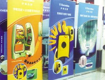 供應(yīng)崇文磁器口永定門噴繪寫真展架設(shè)計(jì)印刷廠家專業(yè)制作