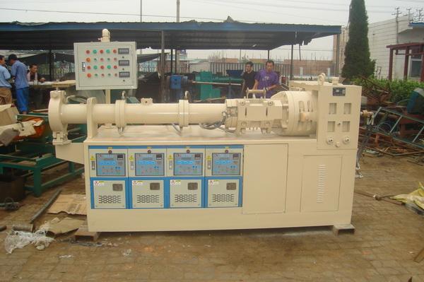 丁青橡膠擠出機圖片