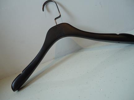 供應(yīng)展示實(shí)木衣架//*時(shí)裝店面衣架