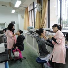 供應(yīng)眼部化妝技巧