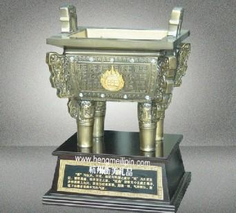 供應(yīng)杭州琉璃筆筒琉璃船玉碗擺件財(cái)富鼎擺件定做定制開(kāi)業(yè)周年慶典禮品定做