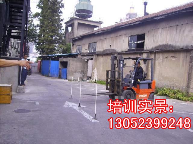 專業(yè)培訓(xùn)汽車吊裝載機(jī)叉車電焊工電工證13052399248