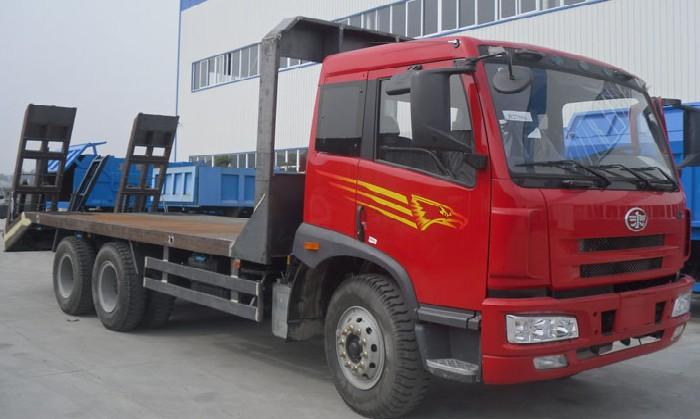 解放300挖機(jī)平板運(yùn)輸車價(jià)格圖片