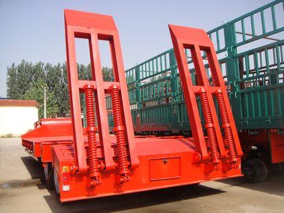 山東生產(chǎn)挖掘機(jī)運(yùn)輸半掛車的廠家圖片