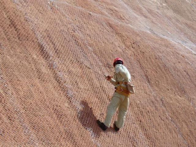 供應(yīng)四川省山體巖面噴漿掛網(wǎng)廠家