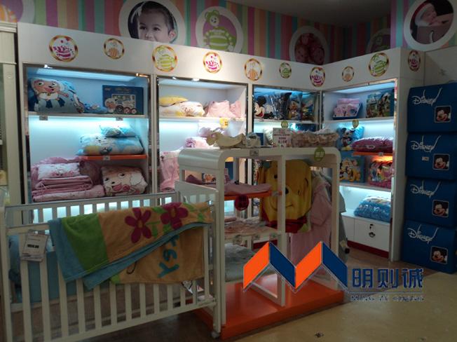 南京河西愛兒童裝展柜制作圖片