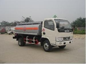 供應(yīng)東風(fēng)多利卡運油車7.4立方小型加油車