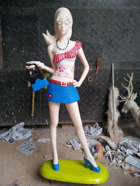 供應(yīng)玻璃鋼卡通人像雕塑