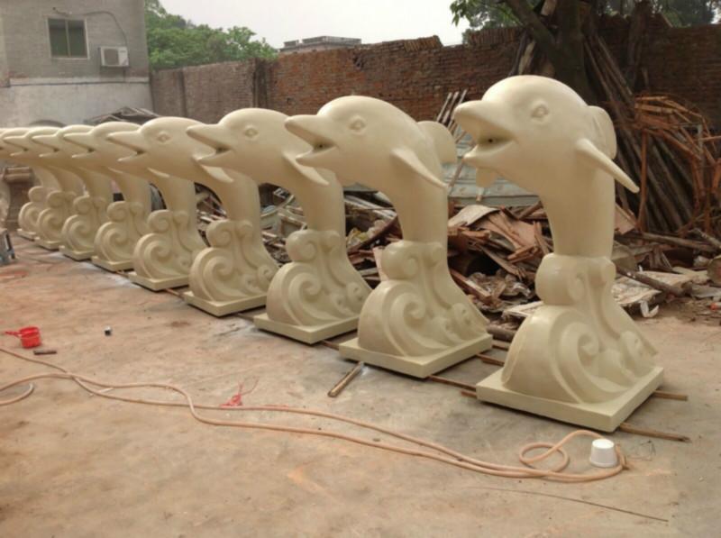 供應(yīng)玻璃鋼海豚雕塑廠家價(jià)格