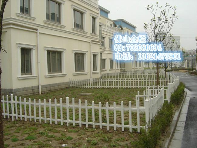 供應PVC白色扁立護欄