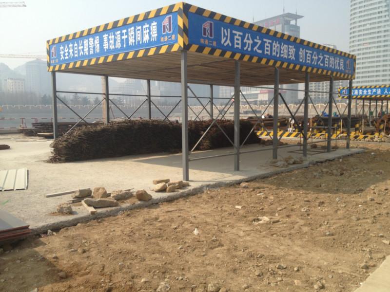 供應(yīng)青島定型化鋼筋防護(hù)棚，青島定型化鋼筋防護(hù)棚價格