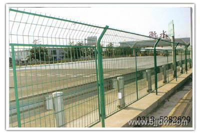 供應(yīng)鐵路護欄規(guī)格