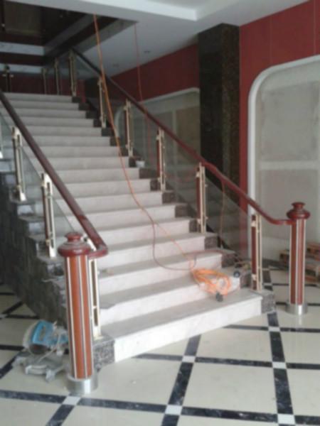 供應(yīng)唐山實(shí)木樓梯扶手，唐山玻璃樓梯扶手制作，唐山鐵藝豪華樓梯安裝