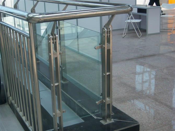 供應(yīng)唐山實(shí)木樓梯，唐山玻璃樓梯，唐山鋼木樓梯扶手廠，豪華扶手價(jià)格