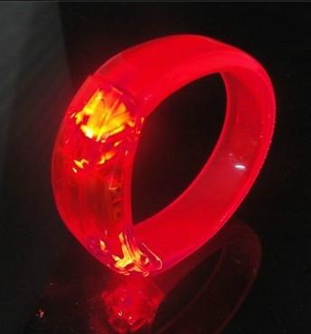 供應(yīng)聲控發(fā)光手帶發(fā)光手鐲LED手環(huán)