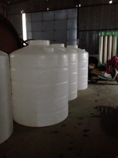 供應(yīng)2噸料水箱