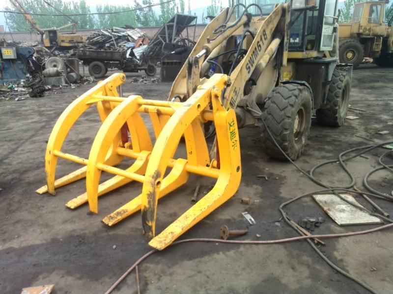 供應(yīng)30鏟車配夾木叉價(jià)格，夾草叉價(jià)格，叉裝機(jī)廠家