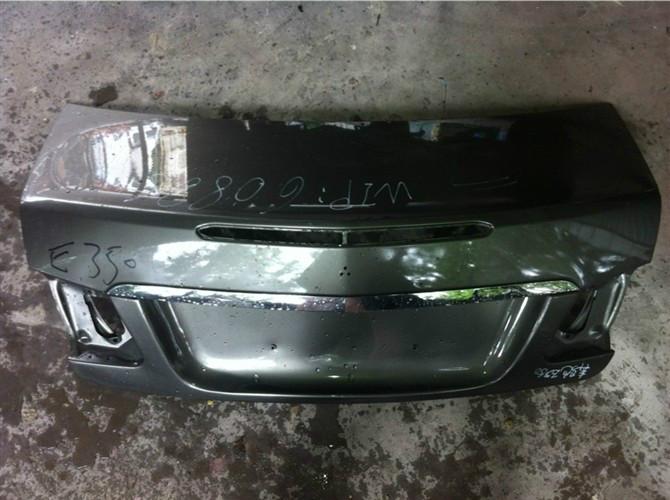 奔馳E350尾蓋總成拆車件圖片