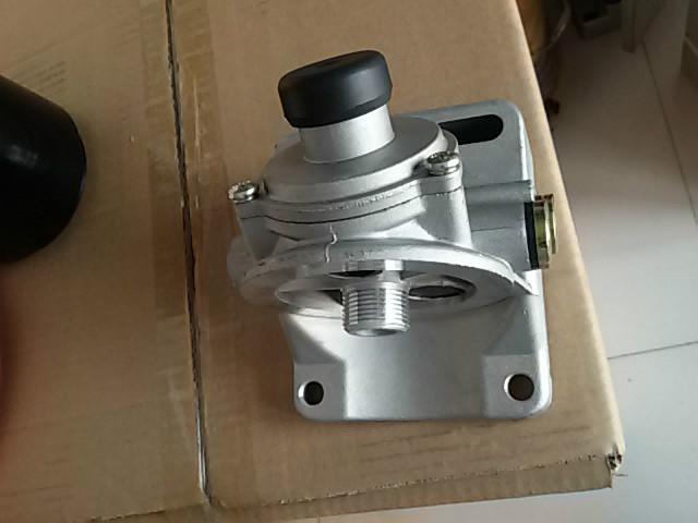 供應(yīng)用于奔馳卡車配件的奔馳卡車油水分離器總成奔馳配件