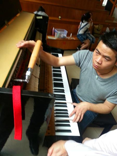 南頭找調琴師上門，所有問題迎刃而解，東鳳YAMAHA鋼琴