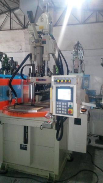 供應(yīng)二手轉(zhuǎn)盤注塑機(jī)轉(zhuǎn)讓