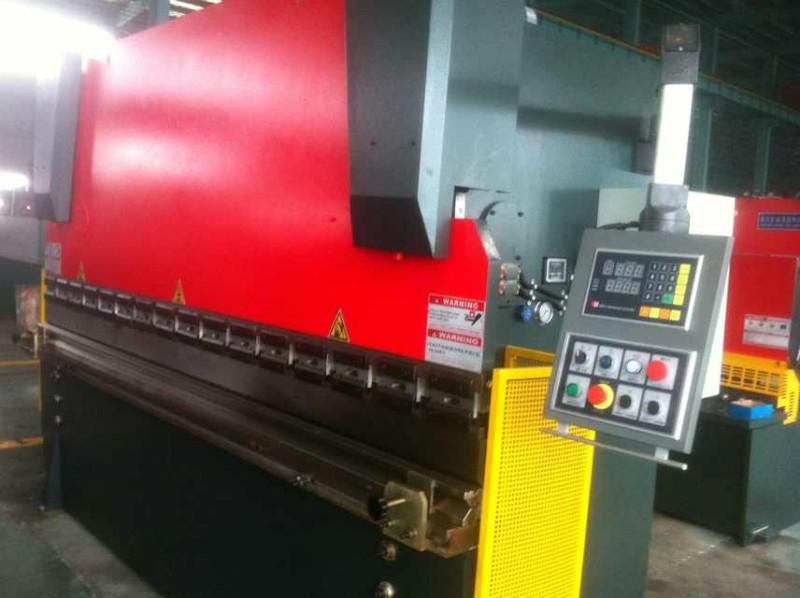 40T/2500液壓數(shù)控折彎機(jī)圖片