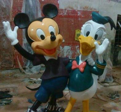 供應(yīng)玻璃鋼烤漆雕塑玻璃鋼游戲人物雕塑