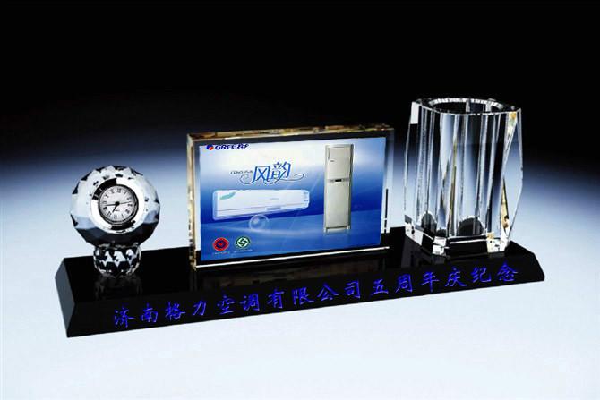 供應(yīng)廣州水晶煙缸制作廣州水晶內(nèi)雕制作