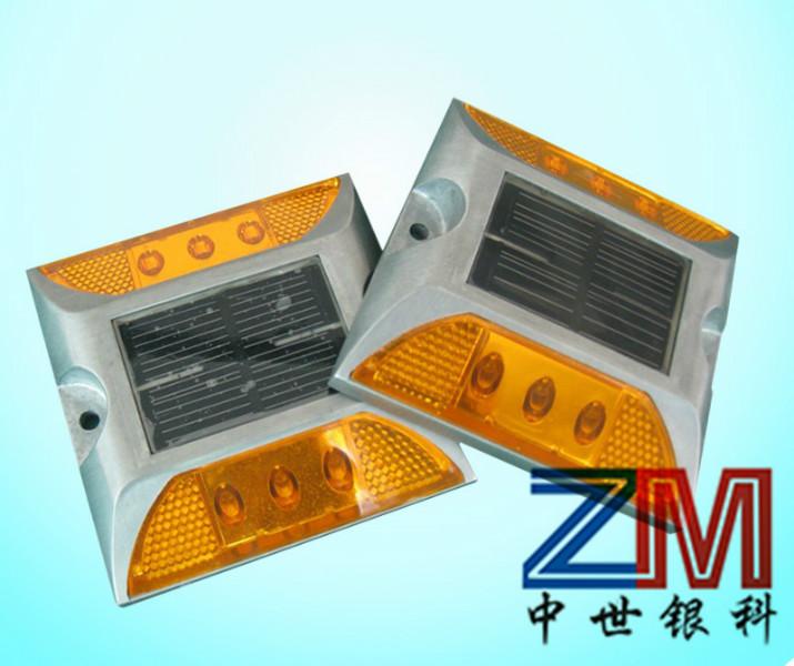 供應(yīng)山東太陽能道釘燈