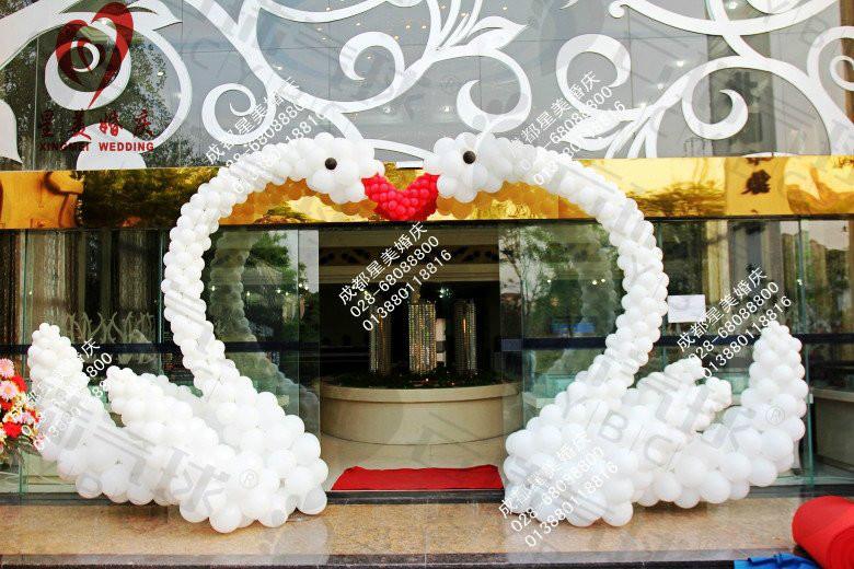 供應(yīng)天鵝拱門/氣球拱門/氣球天鵝/氣球裝飾/成都?xì)馇蛟煨?  title=