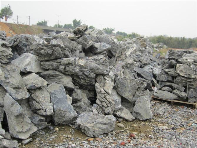 供應廣東英石、疊石、英石假山、英德廠家批發(fā)英石、大量批發(fā)英石
