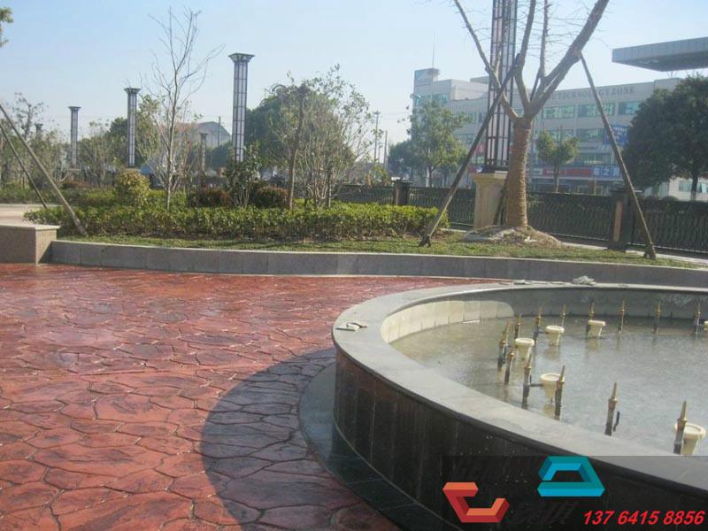 上海彩色壓花地坪施工行業(yè)*，壓模地面用于工廠（公司）園區(qū)、公共停車場、廣場、人行道、住宅小區(qū)、花園步道等