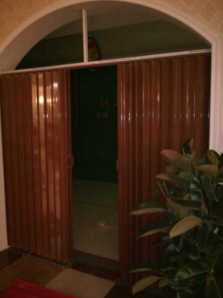 供應(yīng)西安辦公室PVC折疊隔斷*廠家