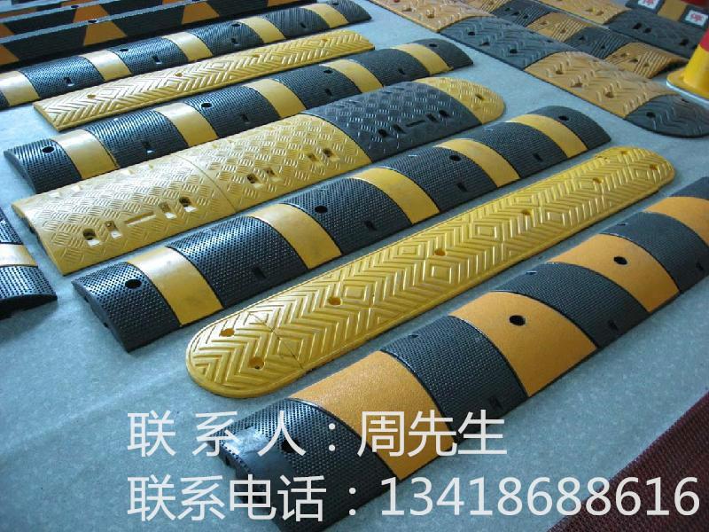 一米減速帶要用幾顆螺絲？108的螺絲可以嗎？